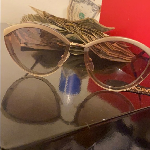 Women’s authentic Prada sunglasses - Picture 6 of 6